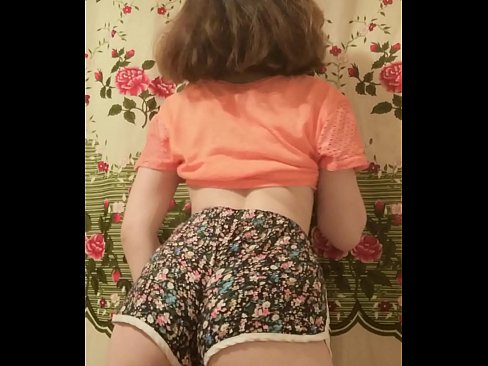 ❤️ Gadis muda seksi menanggalkan celana pendeknya di depan kamera ❤️❌ Video sialan  di porno id.sexarxiv.ru