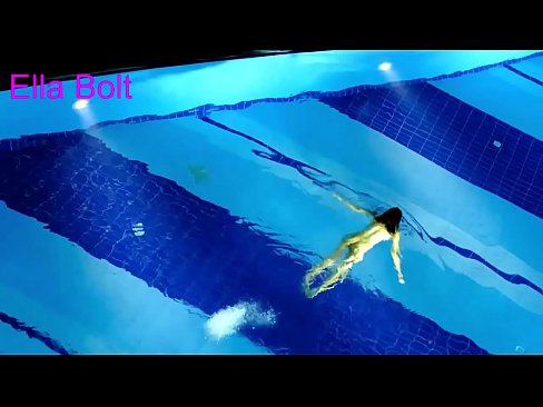 ❤️ Saya tidak bisa berhenti menonton, pirang muda tertangkap basah berenang di kolam resor ELLA BOLT ❤️❌ Video sialan  di porno id.sexarxiv.ru